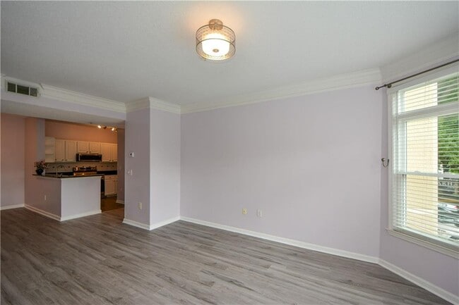 Building Photo - 955 Juniper St NE