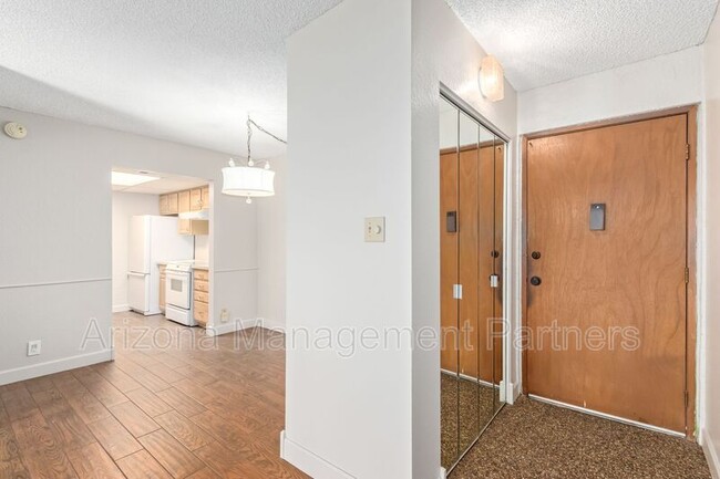 Foto del edificio - 7625 E Camelback Rd