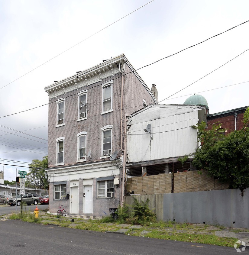 Foto del edificio - 190-192 Washington St