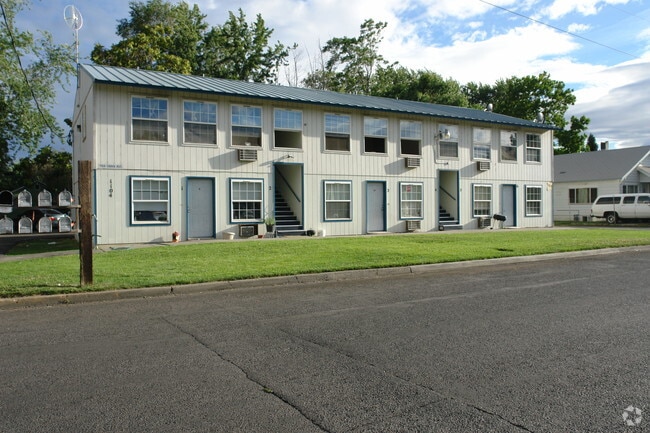Building Photo - 1104 Swan Ave