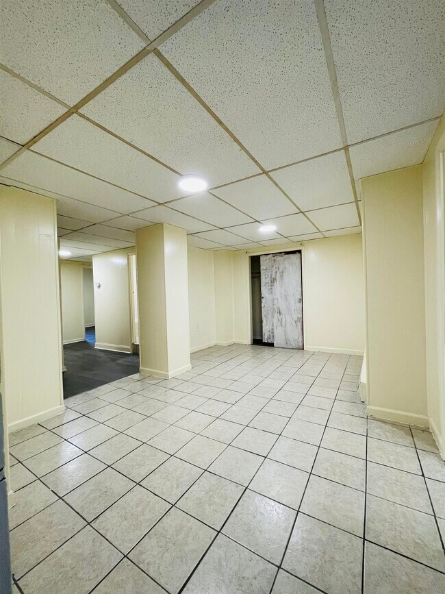 Building Photo - 6407 Broadway