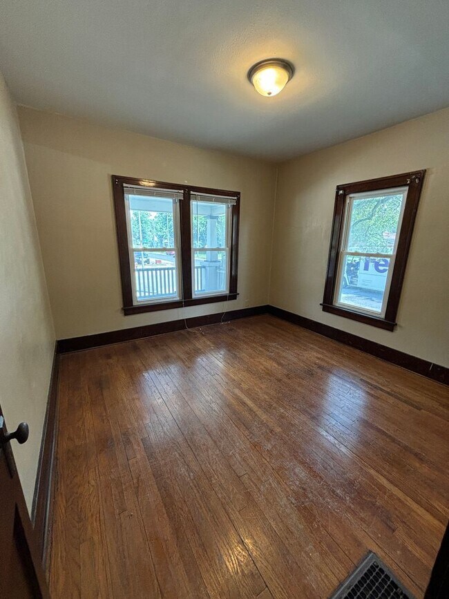 Building Photo - House for rent near downtown Urbana