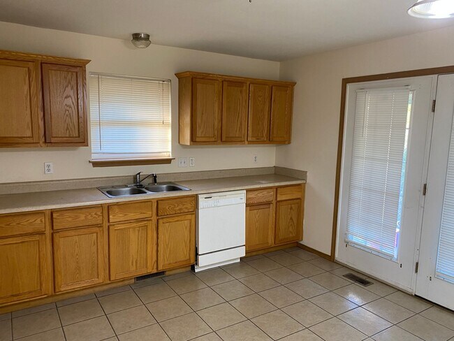 Foto del edificio - Great 3 bed 2 bath home in SE Springfield