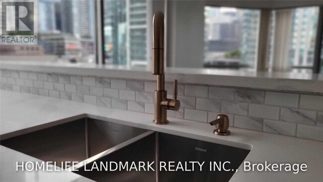 Building Photo - 10 Queens Quay W