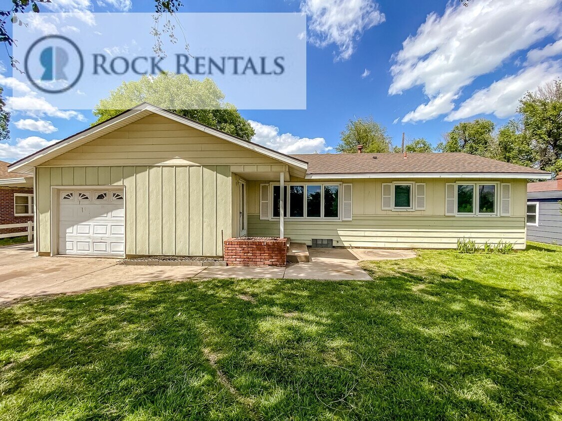 Foto principal - 3 Bed 1.5 Bath House in Convenient Location