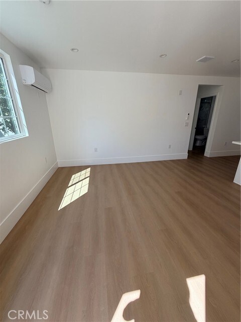 Foto del edificio - 9314 Bryson Ave