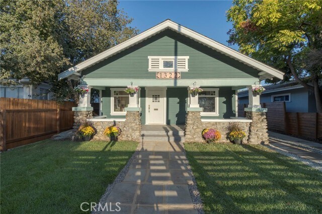 Foto principal - 1322 N June St