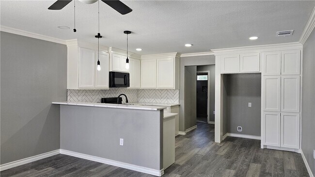 Foto del edificio - 4954 Urban St