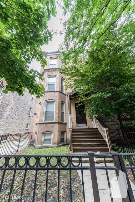 Foto del edificio - 846 W Wellington Ave