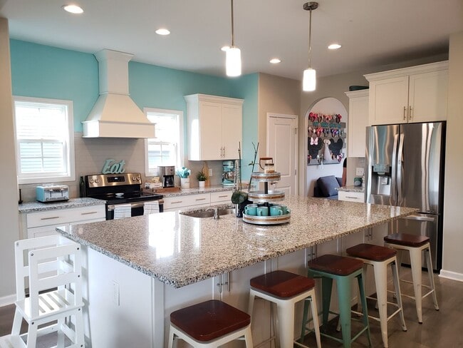 Foto del edificio - Near Exit 1! Close to I-24! HUGE Kitchen I...