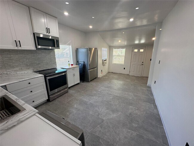 Building Photo - 288 NE 58th Terrace