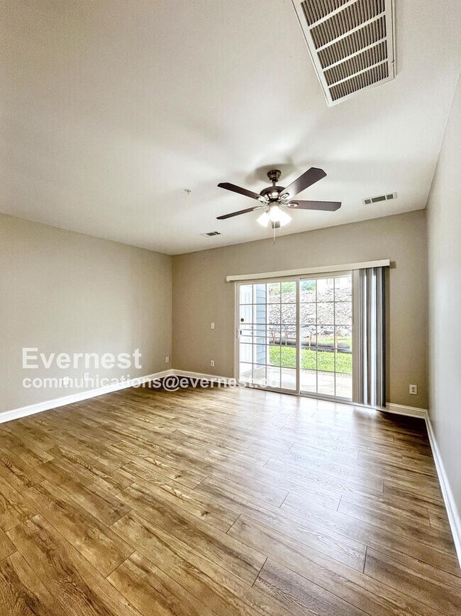 Foto del edificio - 2 Bed & 1 Bath Condo in Nashville! Coming Soon!