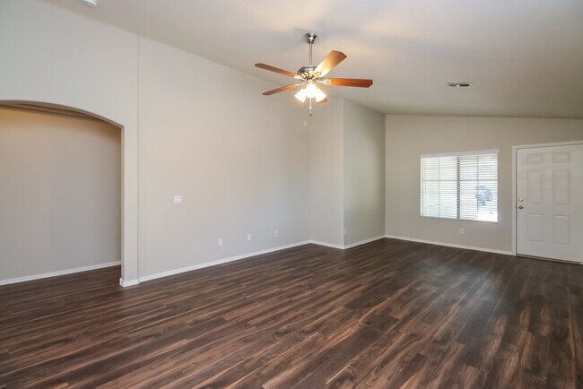 Building Photo - 432 S Sabrina