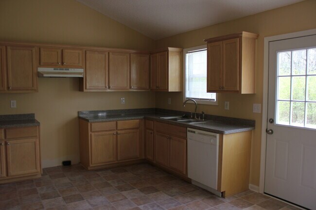 Foto del edificio - Lovely 3 Bedroom / 2 Bath with Bonus Room!