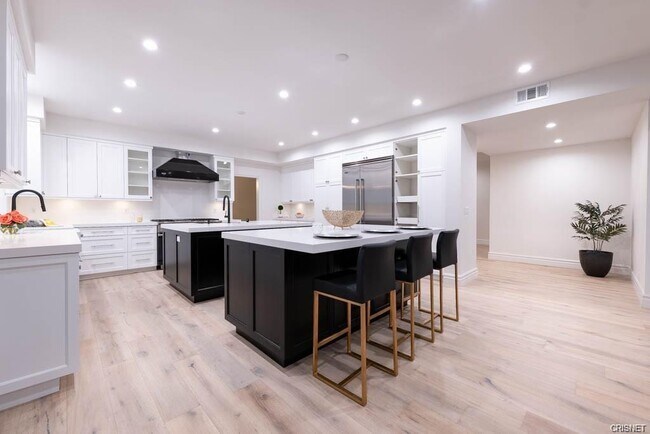 Building Photo - 5952 Woodland View Dr