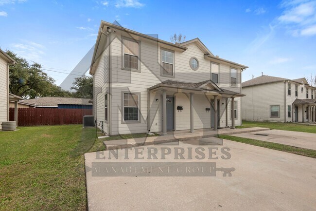Foto del edificio - 815 Cravens St