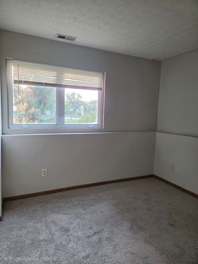 Building Photo - 4655 Point Pleasant Dr