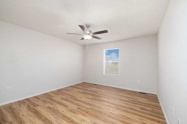 Building Photo - Newly built 4 bedroom-Westbury Gardens!