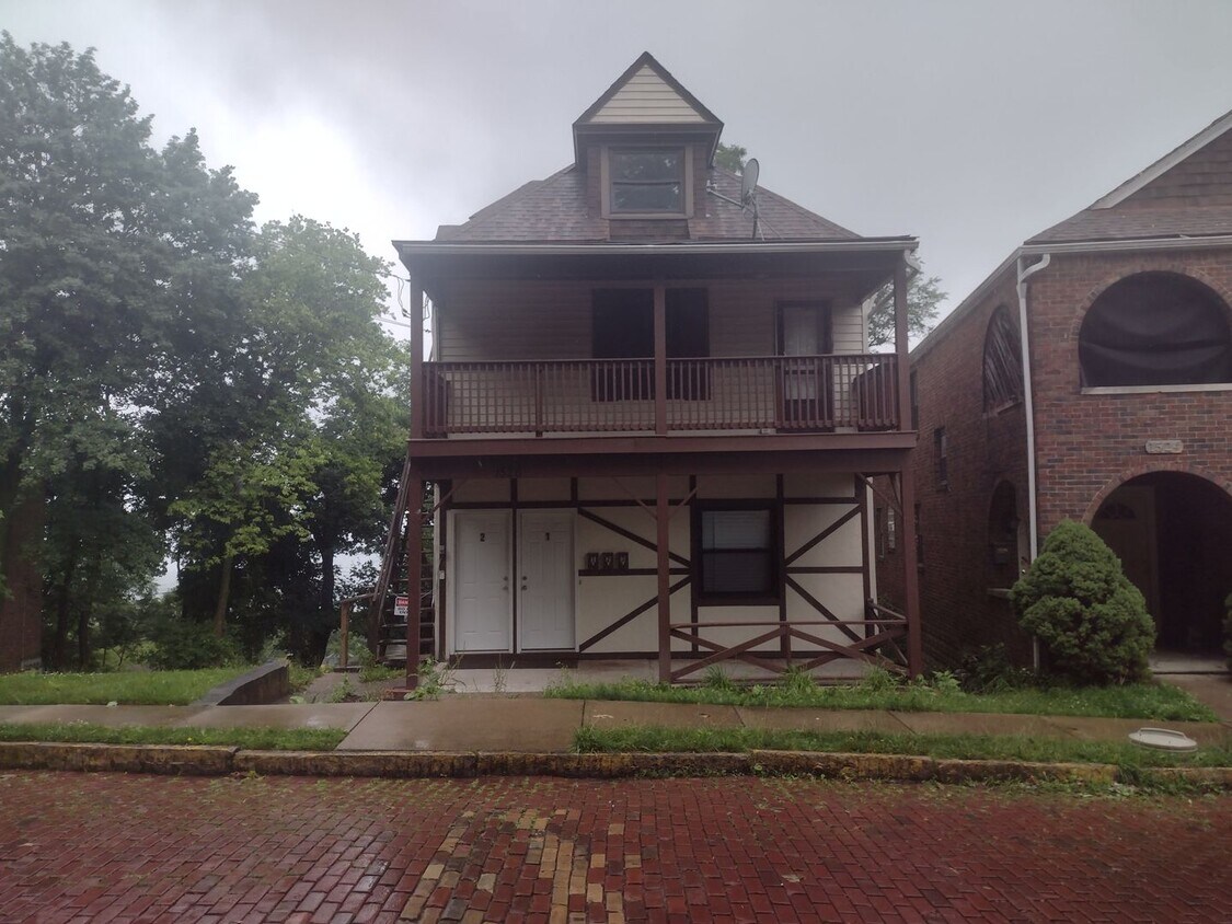 Primary Photo - 1526 Barr Avenue