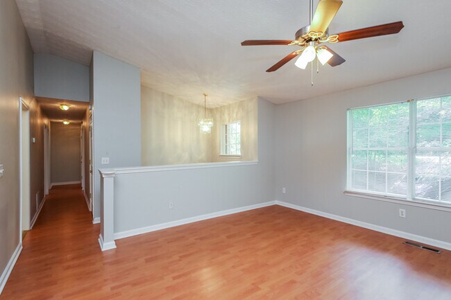 Building Photo - 1827 Azalea Dr