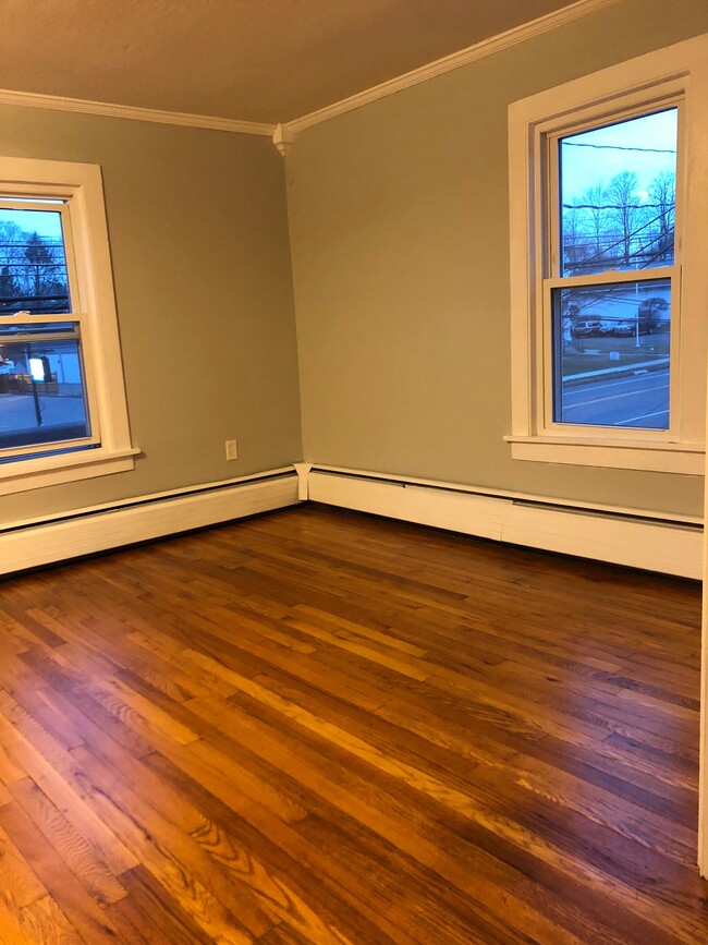 Large Room looking over Main St - 882 Main St