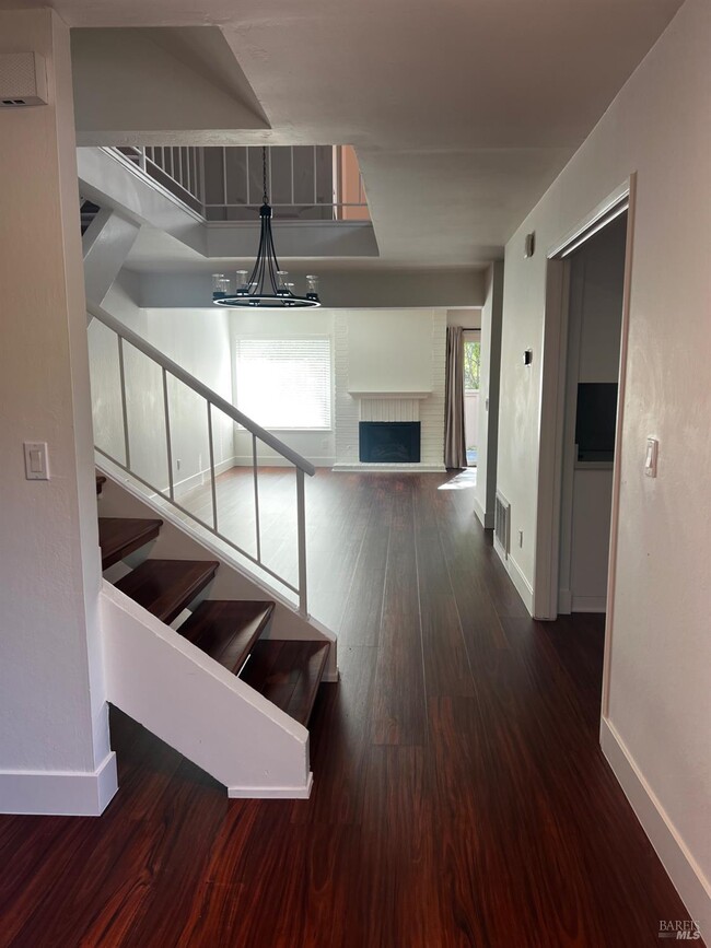 Building Photo - 6 Josefa Ct