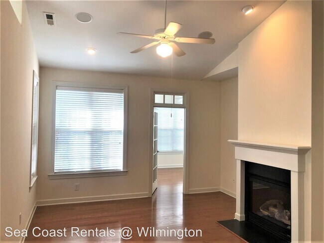 Building Photo - 1161 Greensview Cir