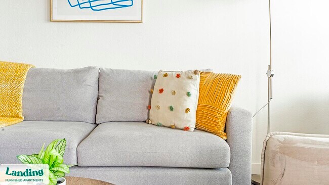 Foto del edificio - 13301 Dessau Rd