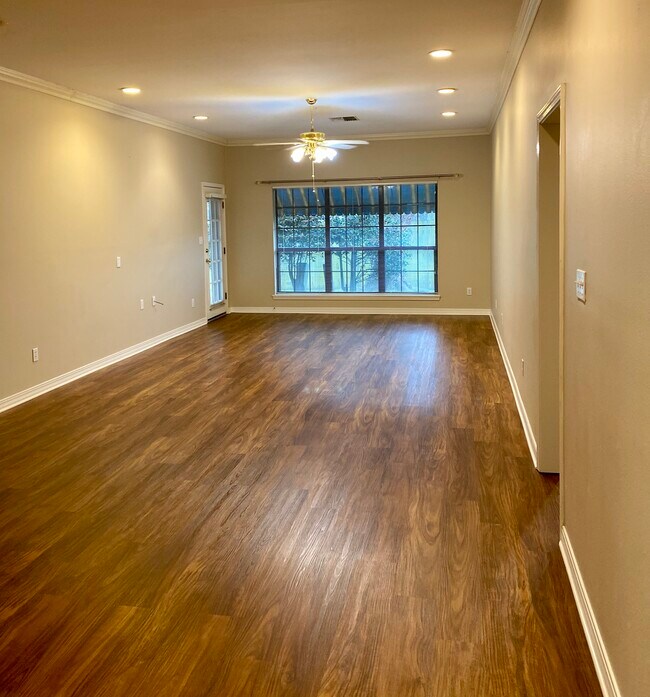 Foto del edificio - 7842 Millicent Cir