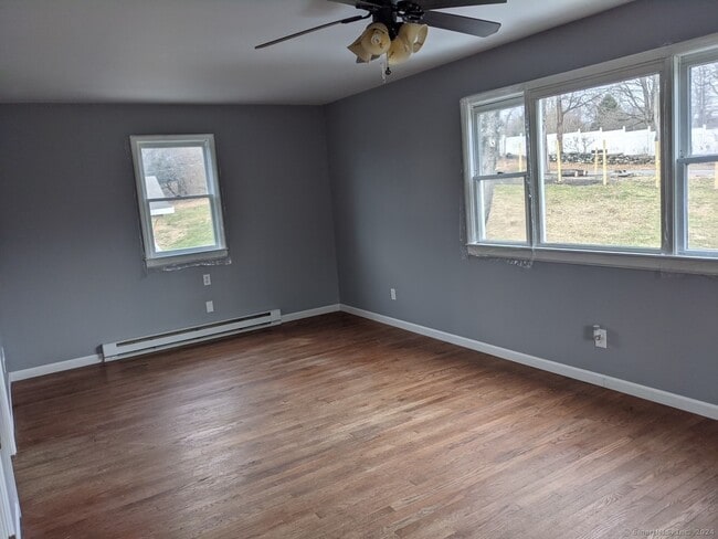 Foto del edificio - 230 Pumpkin Hill Rd