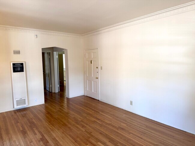 Foto del edificio - 5408 1/2 Franklin Ave