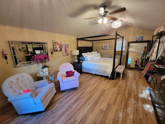 Foto del edificio - 1018 Cedar St