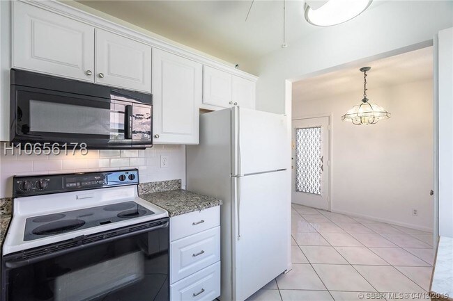 Building Photo - 86 Normandy B