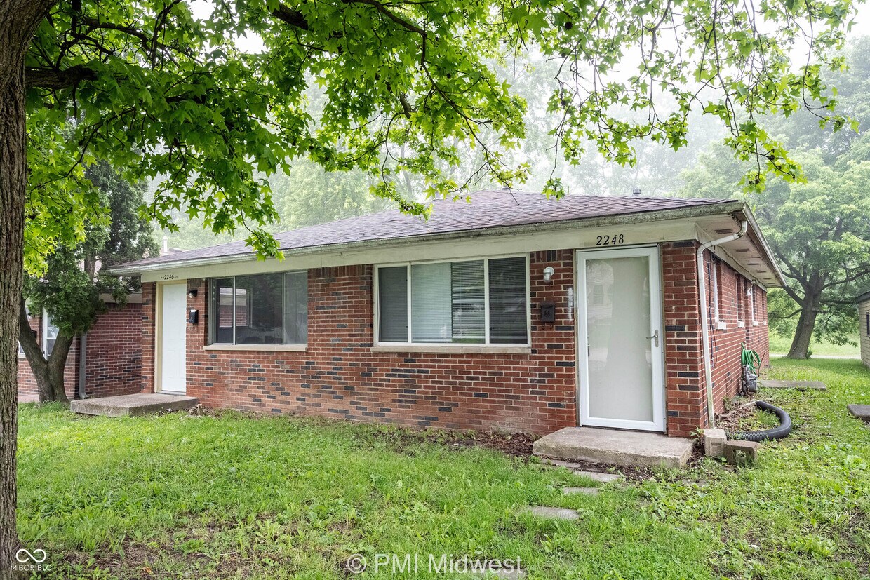 Foto principal - 2248 N Leland Ave