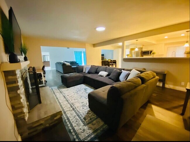 2nd living room, kitchen. - 11712 Magnolia St