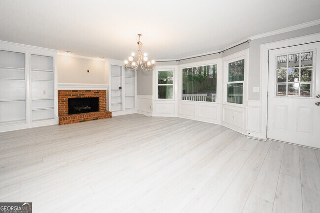 Foto del edificio - 151 Lakeside Dr NW