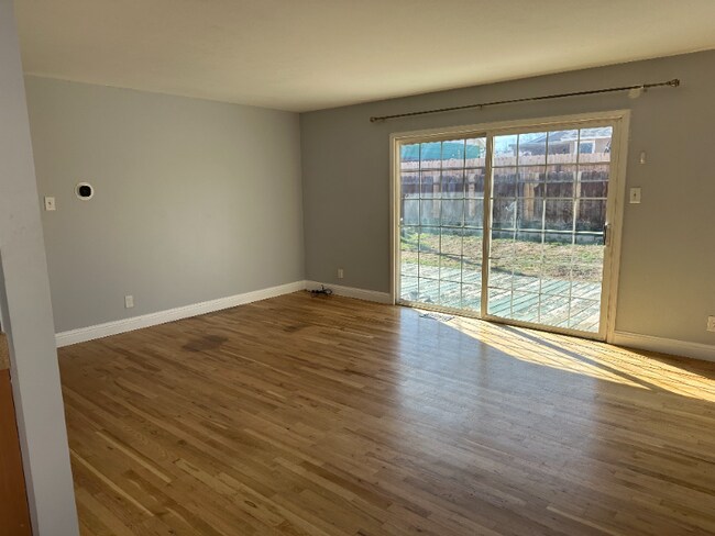 Foto del edificio - 667 Beldon Way