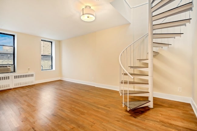 Building Photo - 230 E 25th St