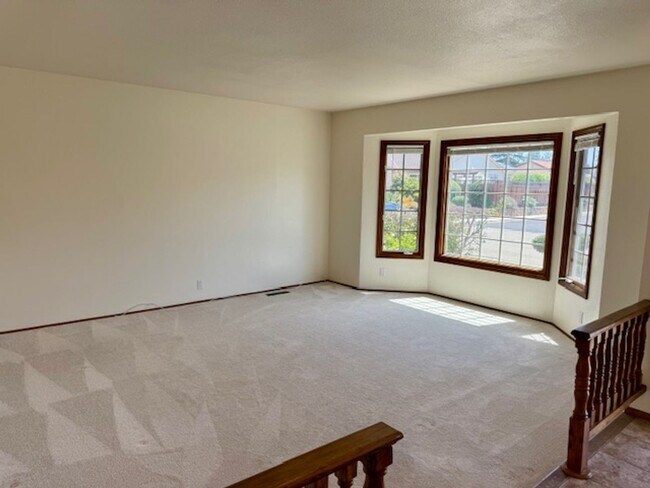 Foto del edificio - Move-in ready, Charming single level 4 bedroom, 2  bath home in San Ramon!