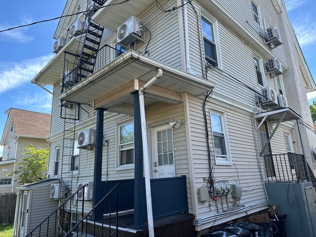 Foto del edificio - New Rochelle Fully Furnished Beauty