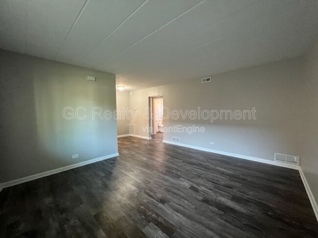 Building Photo - 324 Wilson Ave
