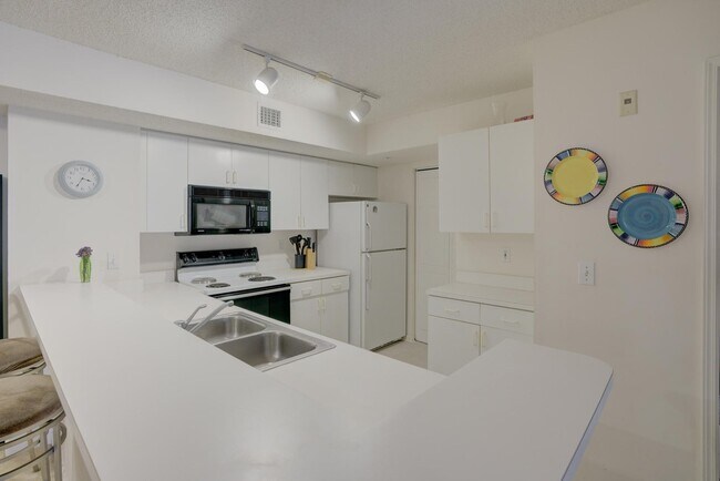 Foto del edificio - 242 Village Blvd