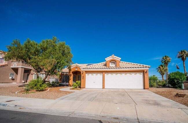 Foto del edificio - Single Story with 3-Car Garage