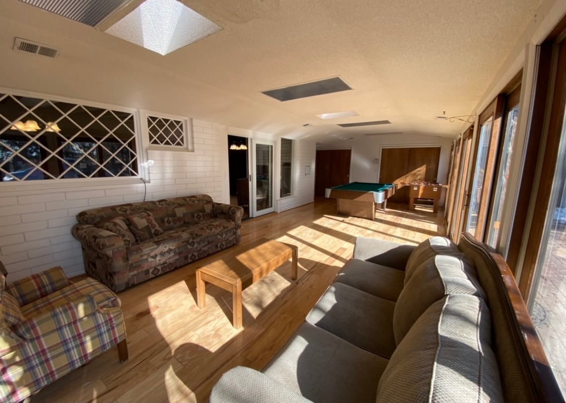 Primary Photo - 6211 N College Dr