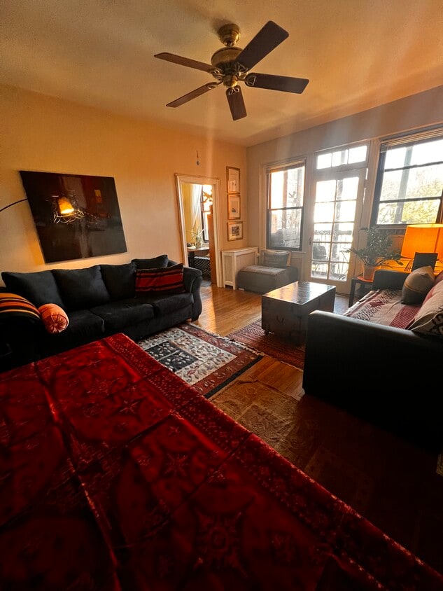 Photo - 4007 Connecticut Ave NW (Washington, DC)