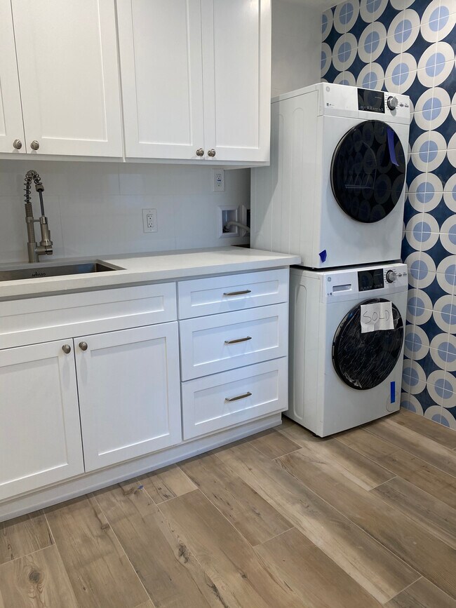 laundry - 3824 The Strand