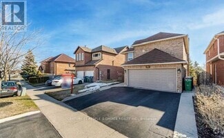 Building Photo - 15 Lord Simcoe Dr