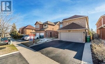 Building Photo - 15 Lord Simcoe Dr