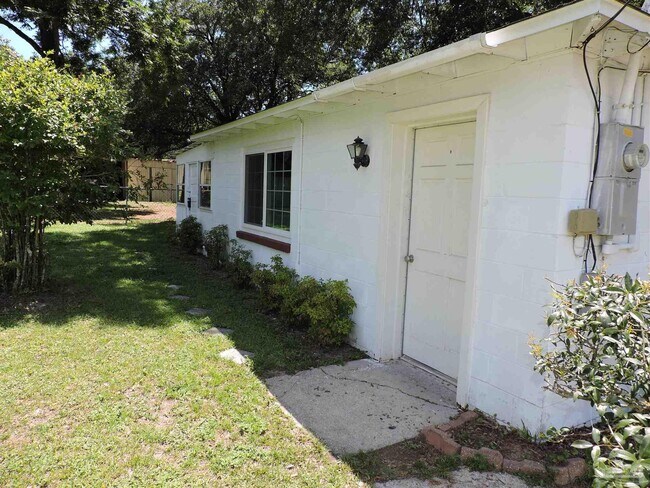 Building Photo - 2701 Eureka Ln