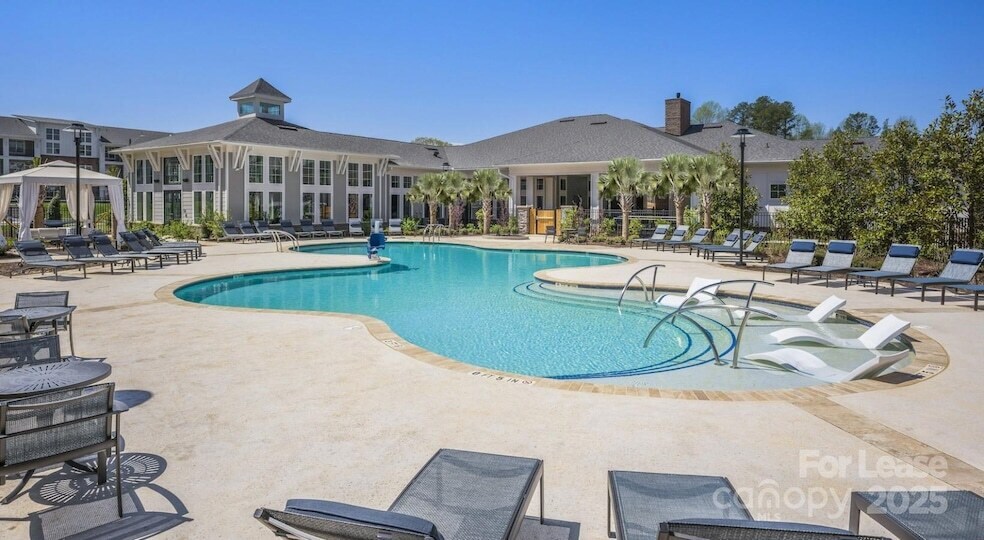 Primary Photo - 4010 Waiting St